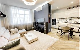 Most City Area 2-Bedroom Lux, Ekaterinoslav Square